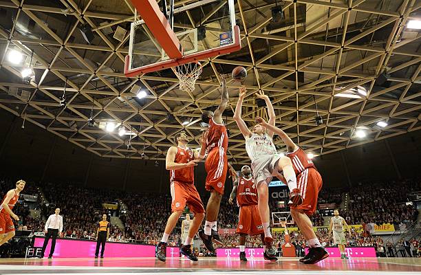 后防线在定 后防线在定